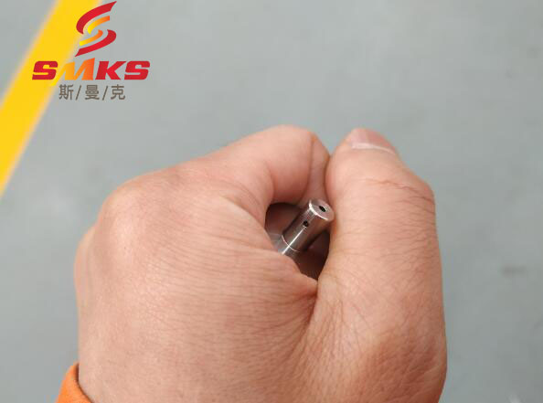 <a href='http://m.hogwei.com' target='_blank'><u>流體拋光機(jī)</u></a>在去除小孔相交處毛刺的應(yīng)用