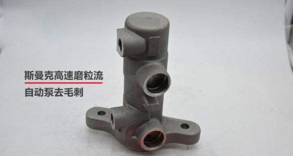 自動泵<a href='http://m.hogwei.com' target='_blank'><u>交叉孔去毛刺</u></a>，斯曼克高速磨粒流真快！